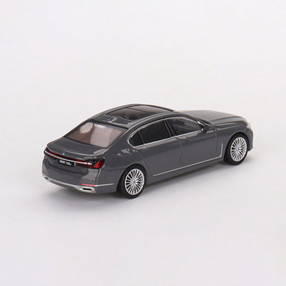 BMW 750Li xDrive - Bernina Grey Amber Effect