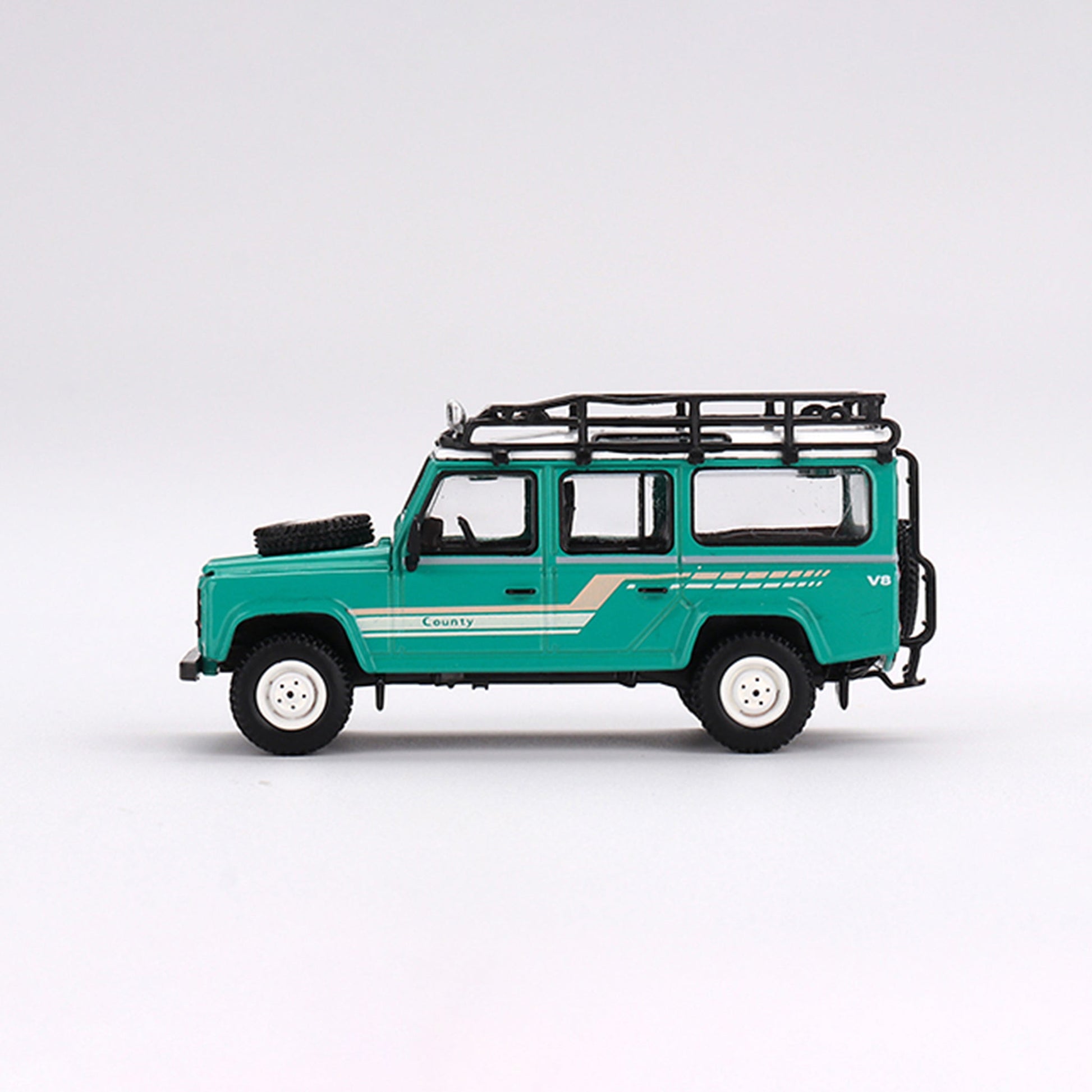 Voiture 4x4 LAND ROVER defender couleur bleu avec une échelle de 1/32 conçu par BRITAINS sur Voiture 4x4 LAND ROVER defender couleur bleu avec une échelle de 1/32 conçu par BRITAINS sur