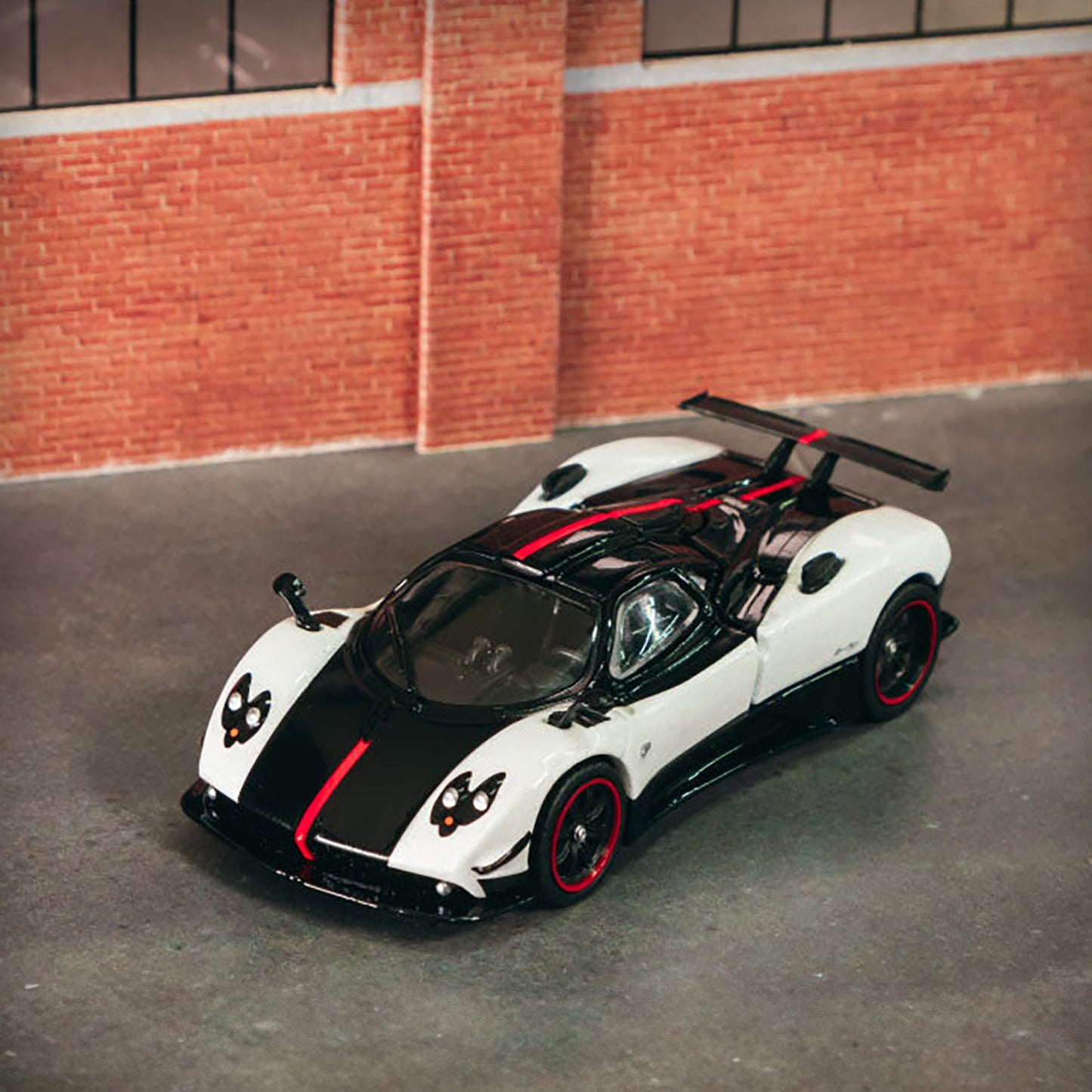 Pagani Zonda Cinque (Bianco Benny)